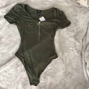 Army green tee shirt tight body suit